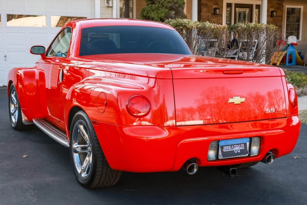 2005 Chevrolet SSR - Image 2 of 7
