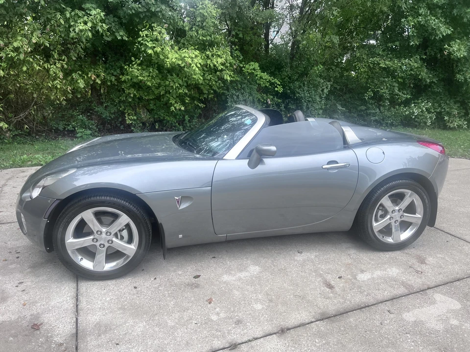 2006 Pontiac Solstice - Image 2 of 31