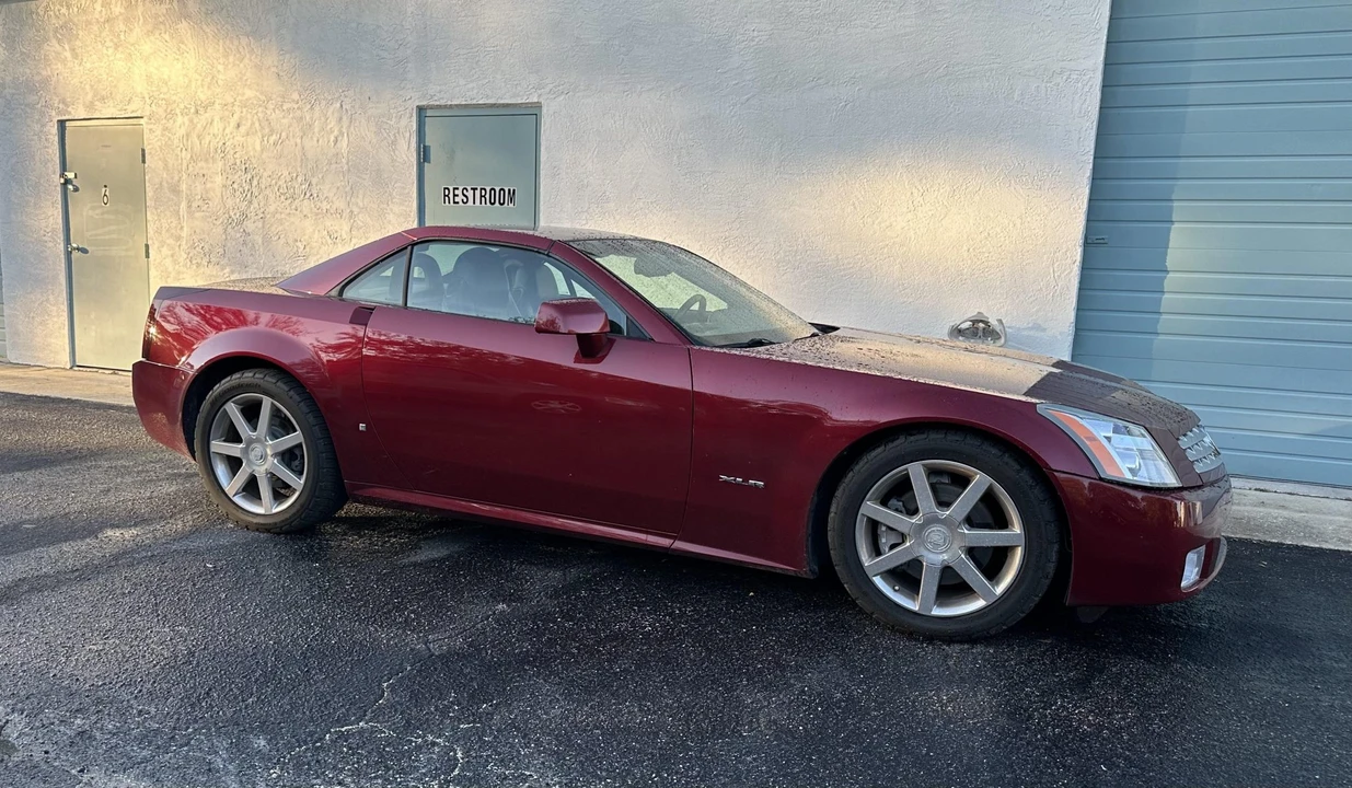 2007 Cadillac XLR - Image 14 of 31