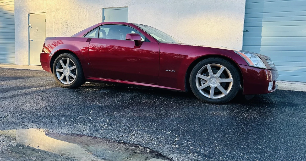 2007 Cadillac XLR - Image 13 of 31