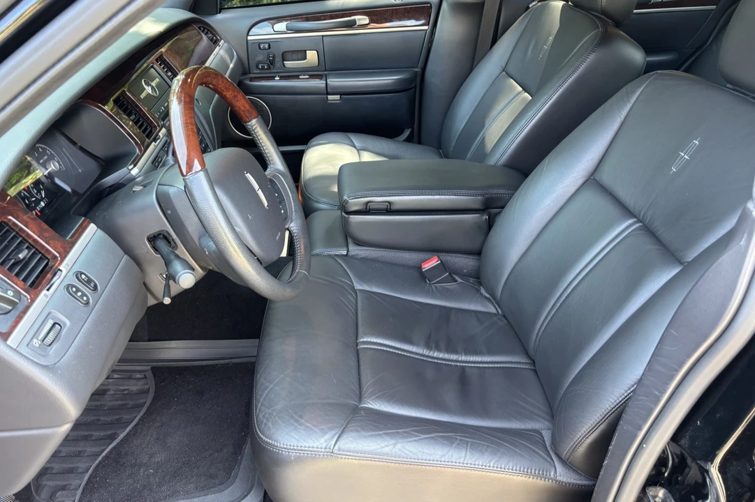 2007 Lincoln Town Car - Image 4 of 8