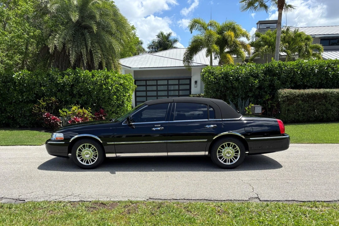2007 Lincoln Town Car - Image 3 of 8