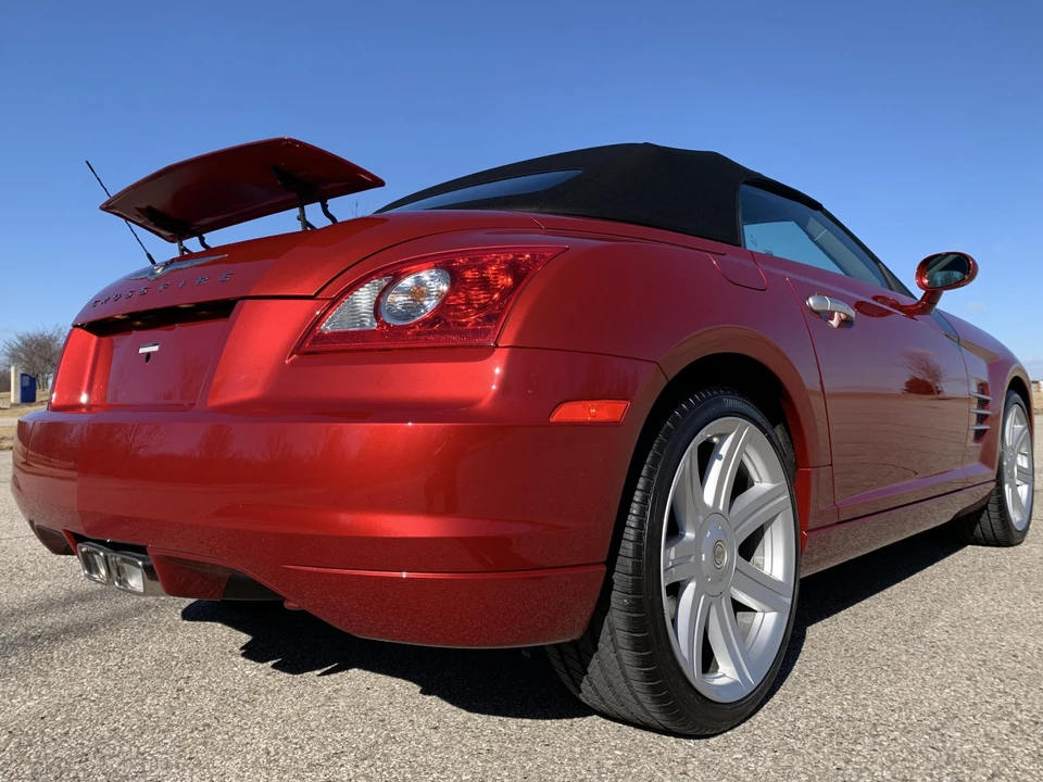 2008 Chrysler Crossfire - Image 18 of 31