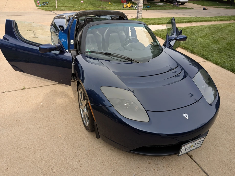 2008 Tesla Roadster - Image 2 of 31