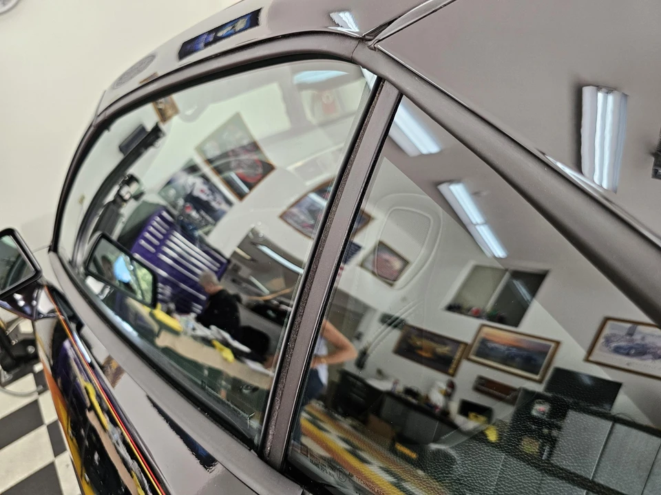 2009 Cadillac XLR-V - Image 26 of 31