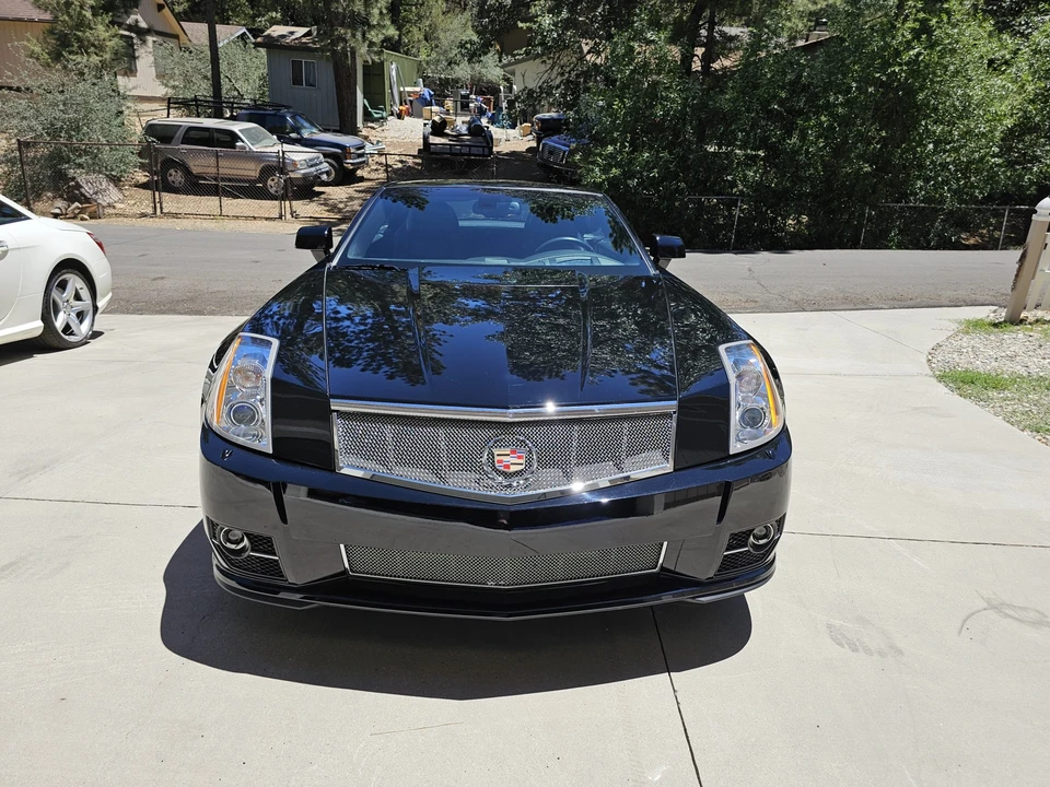 2009 Cadillac XLR-V - Image 2 of 31