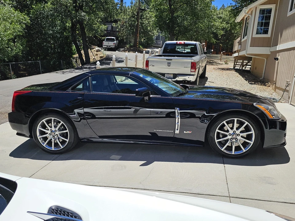 2009 Cadillac XLR-V - Image 4 of 31
