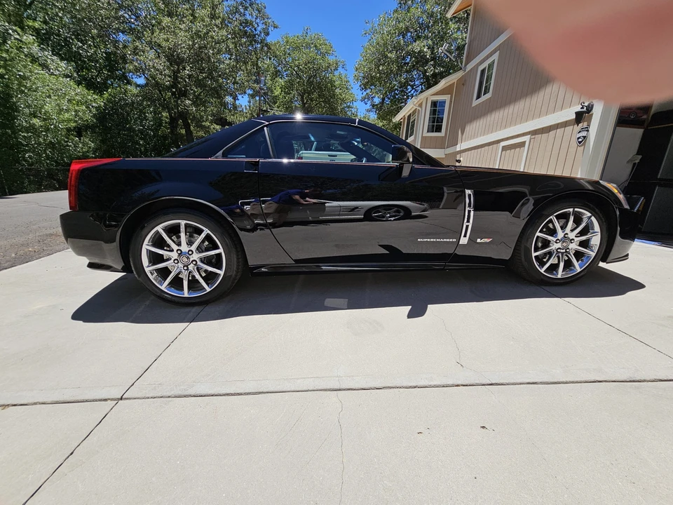 2009 Cadillac XLR-V - Image 5 of 31
