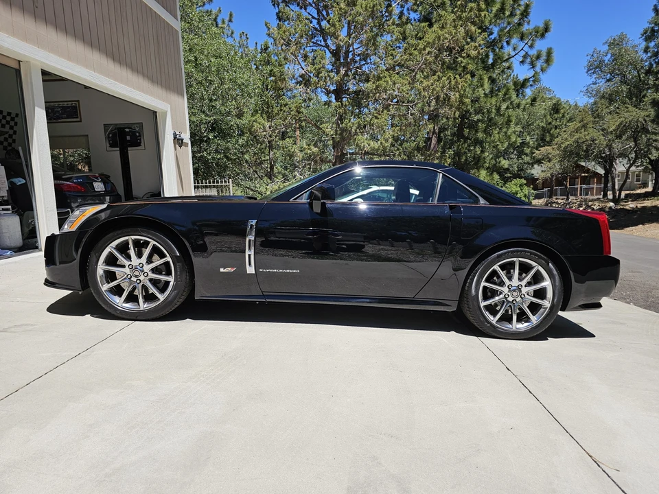 2009 Cadillac XLR-V - Image 10 of 31