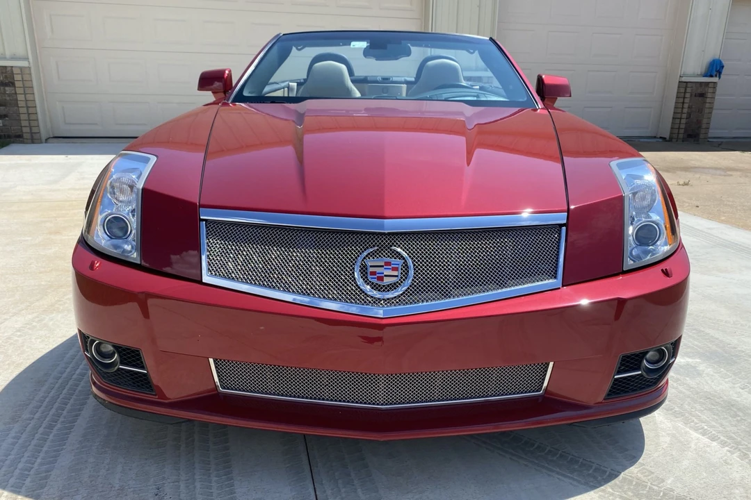 2009 Cadillac XLR-V - Image 2 of 31