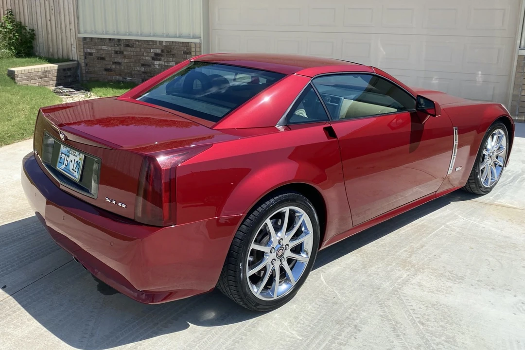 2009 Cadillac XLR-V - Image 22 of 31