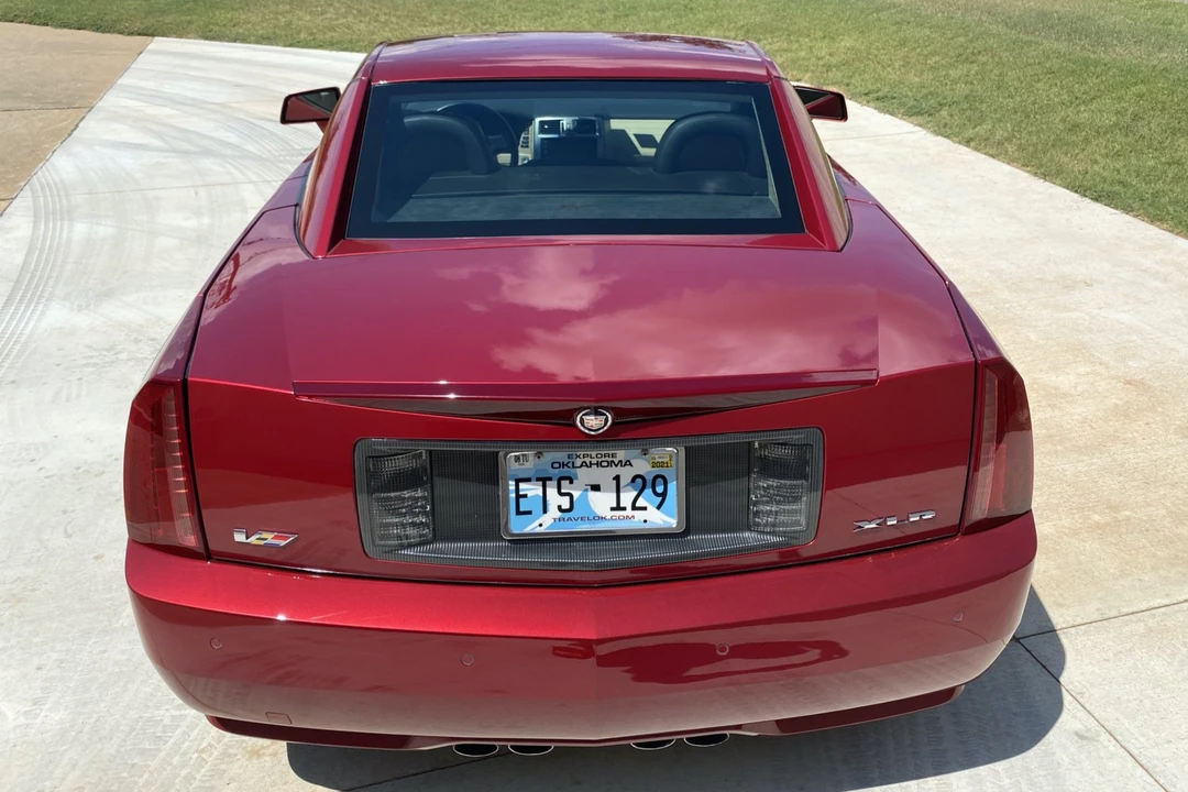 2009 Cadillac XLR-V - Image 24 of 31