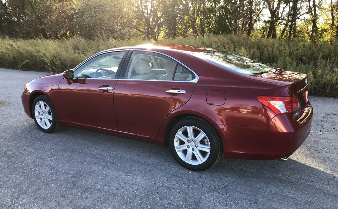 2009 Lexus ES 5th Gen - Image 12 of 31
