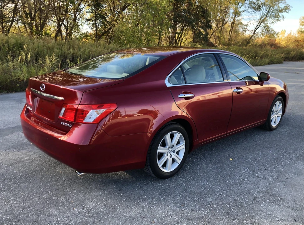 2009 Lexus ES 5th Gen - Image 16 of 31