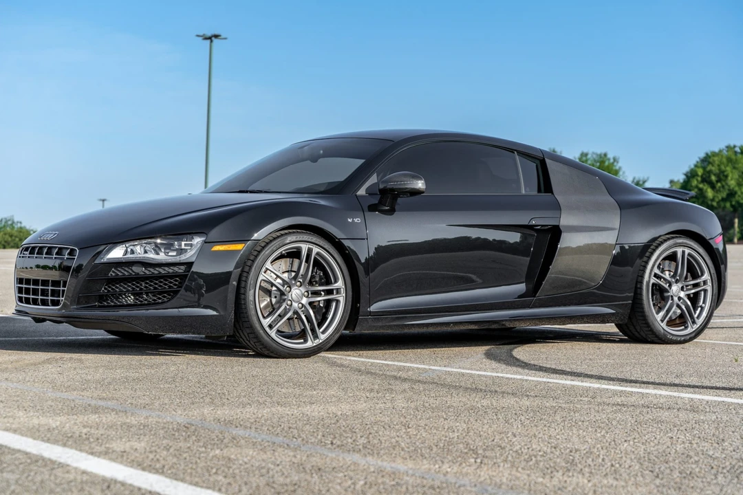 2010 Audi 42 R8 - Image 2 of 31