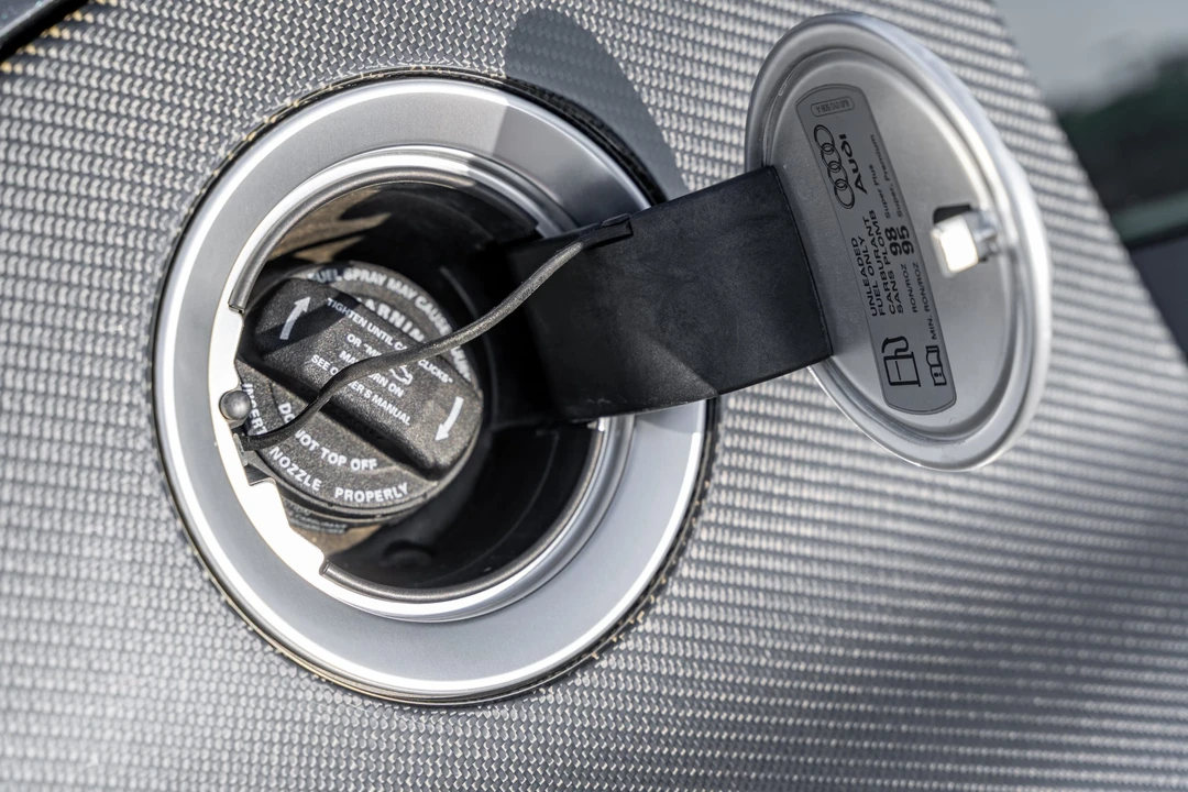 2010 Audi 42 R8 - Image 18 of 31