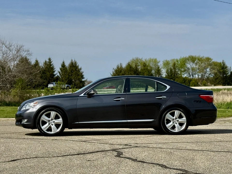2010 Lexus LS 4th Gen - Image 8 of 31