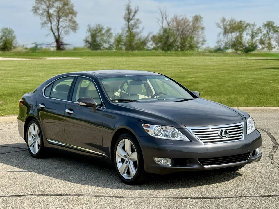 2010 Lexus LS 4th Gen - Image 13 of 31