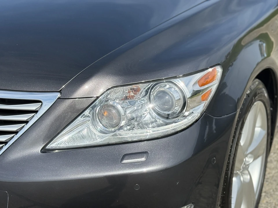 2010 Lexus LS 4th Gen - Image 16 of 31