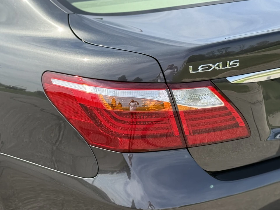 2010 Lexus LS 4th Gen - Image 22 of 31