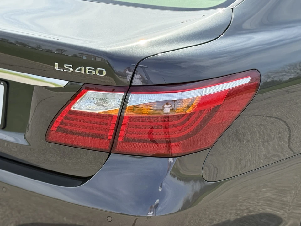 2010 Lexus LS 4th Gen - Image 25 of 31