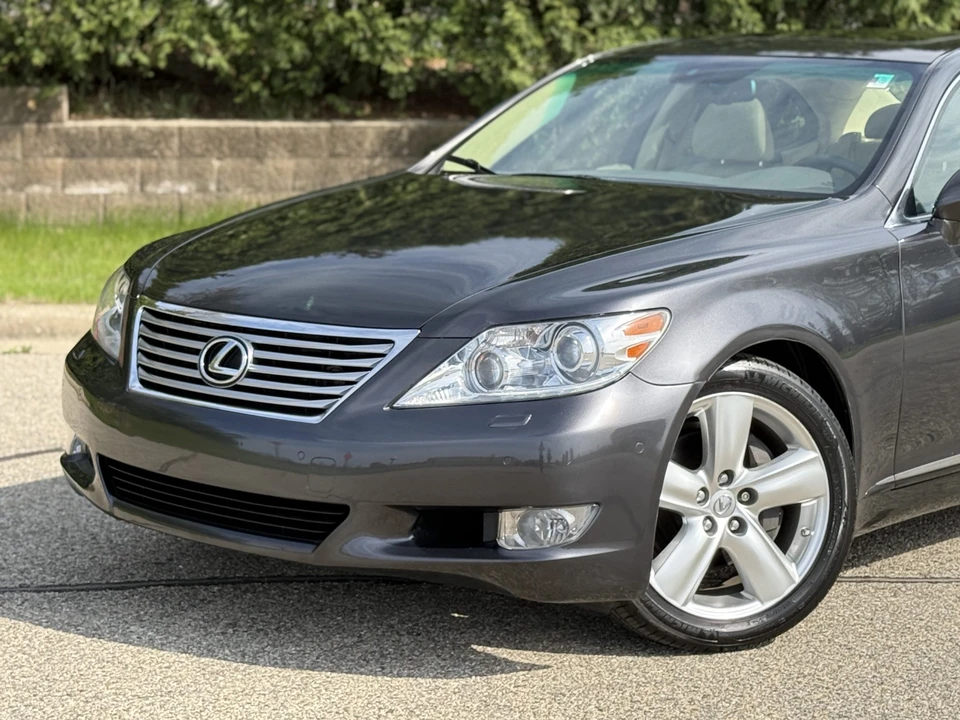 2010 Lexus LS 4th Gen - Image 15 of 31