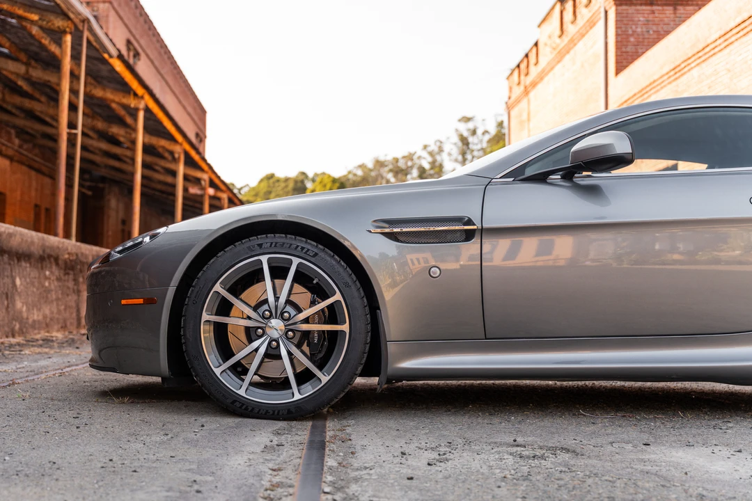 2011 Aston Martin V8 Vantage (2006-2017) - Image 19 of 31