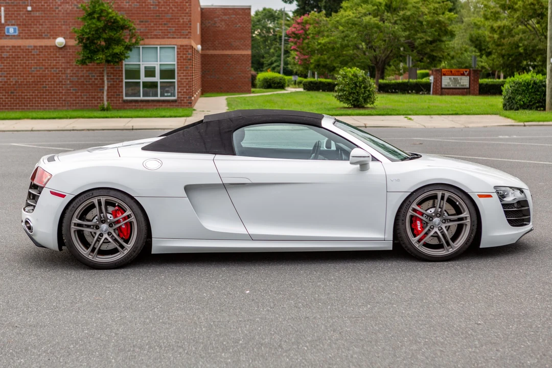 2011 Audi 42 R8 - Image 7 of 31