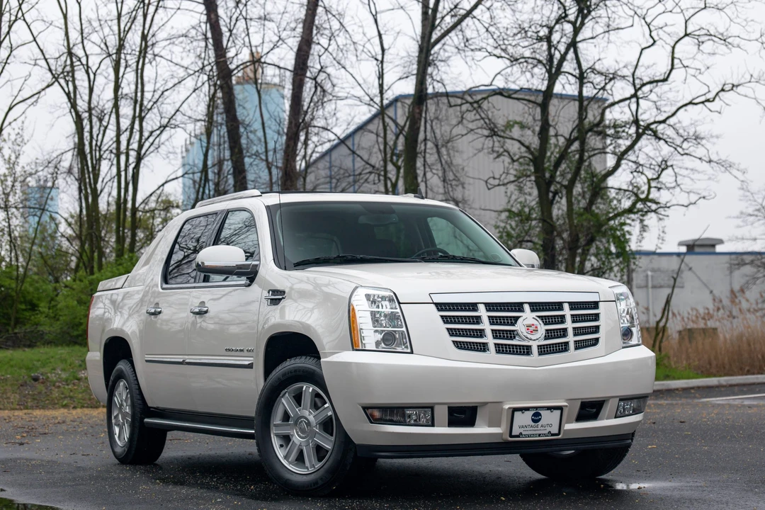 2011 Cadillac Escalade & EXT 3rd Gen - Image 19 of 31