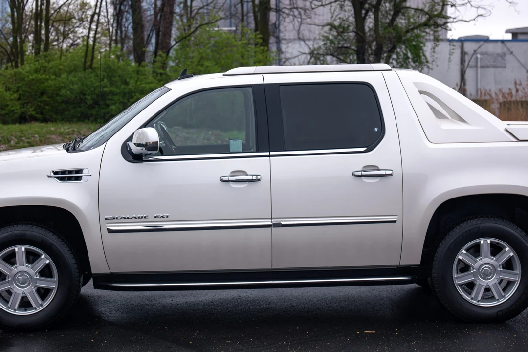 2011 Cadillac Escalade & EXT 3rd Gen - Image 27 of 31