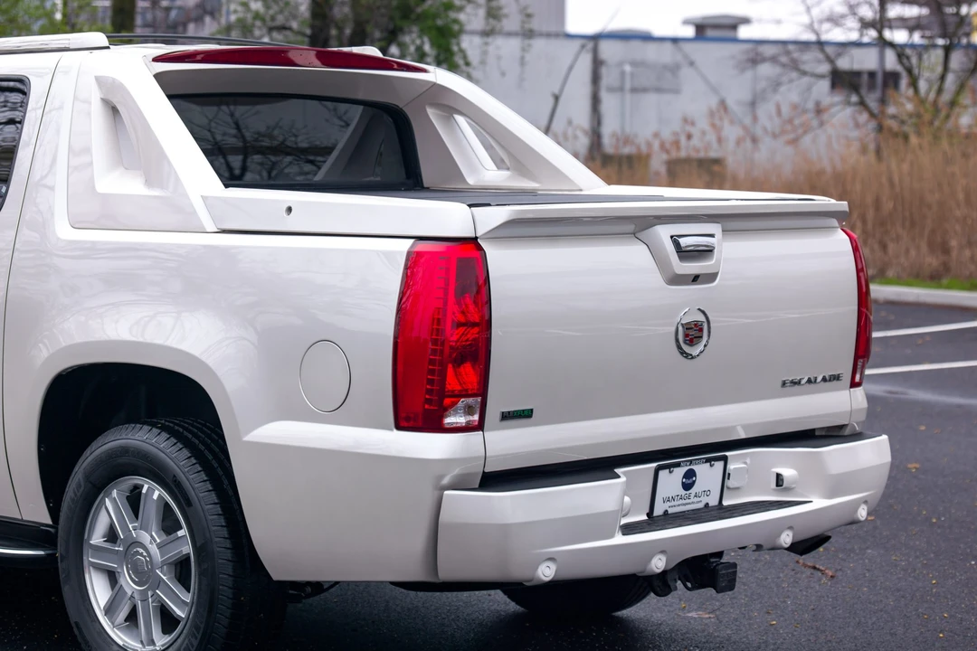 2011 Cadillac Escalade & EXT 3rd Gen - Image 30 of 31