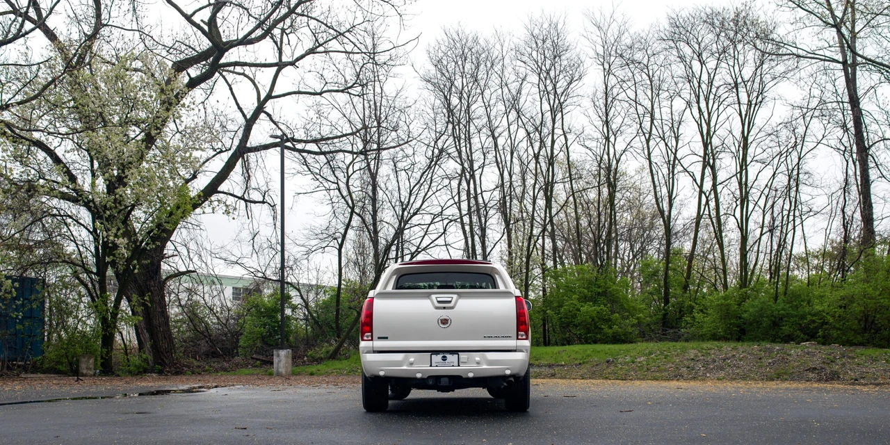 2011 Cadillac Escalade & EXT 3rd Gen - Image 9 of 31