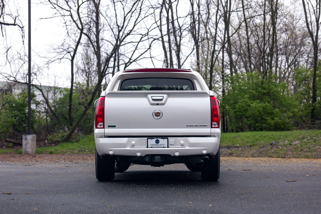 2011 Cadillac Escalade & EXT 3rd Gen - Image 10 of 31