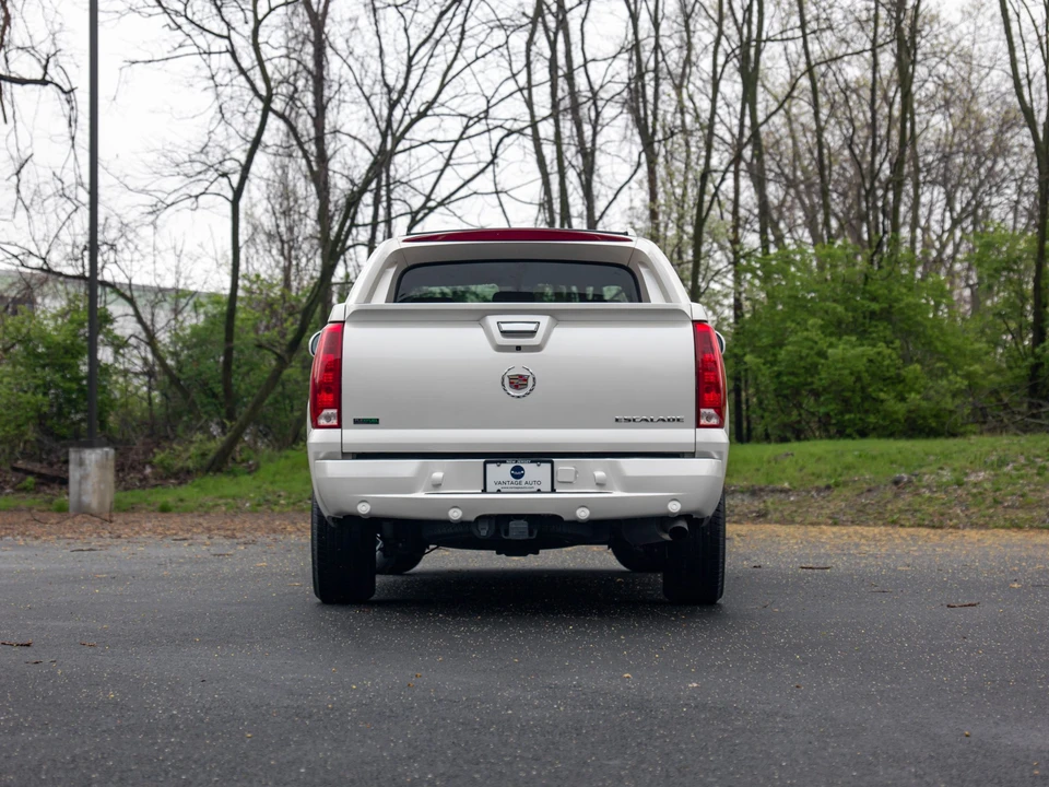 2011 Cadillac Escalade & EXT 3rd Gen - Image 11 of 31