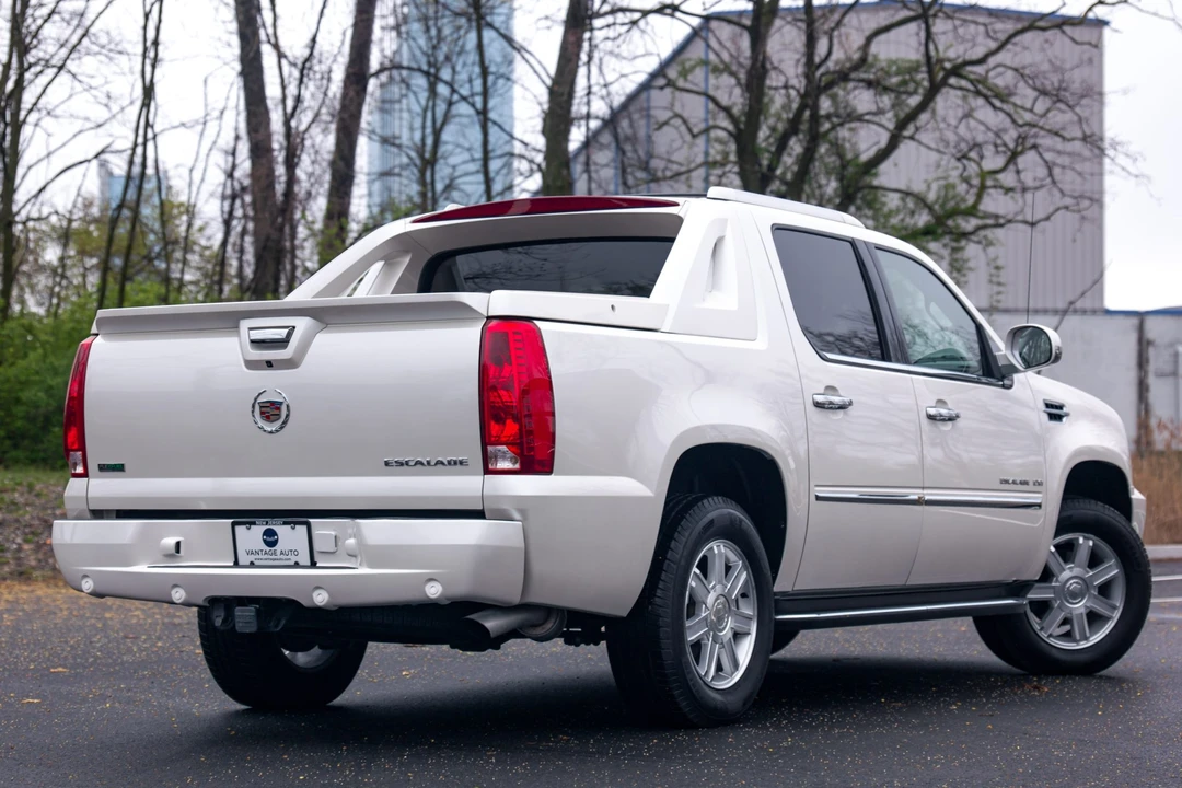 2011 Cadillac Escalade & EXT 3rd Gen - Image 15 of 31