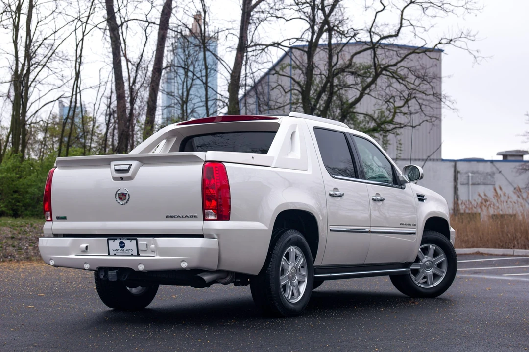 2011 Cadillac Escalade & EXT 3rd Gen - Image 14 of 31
