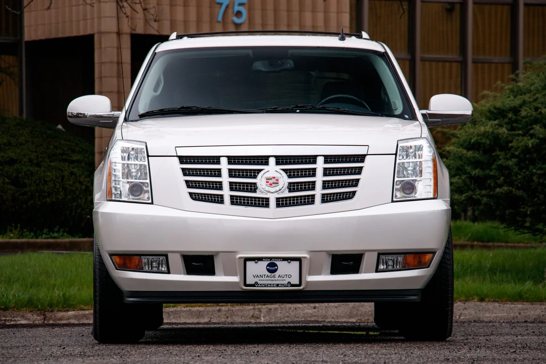 2011 Cadillac Escalade & EXT 3rd Gen - Image 23 of 31