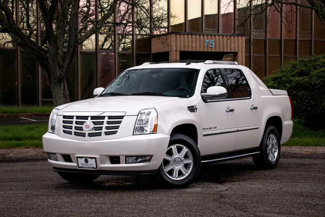 2011 Cadillac Escalade & EXT 3rd Gen - Image 2 of 31