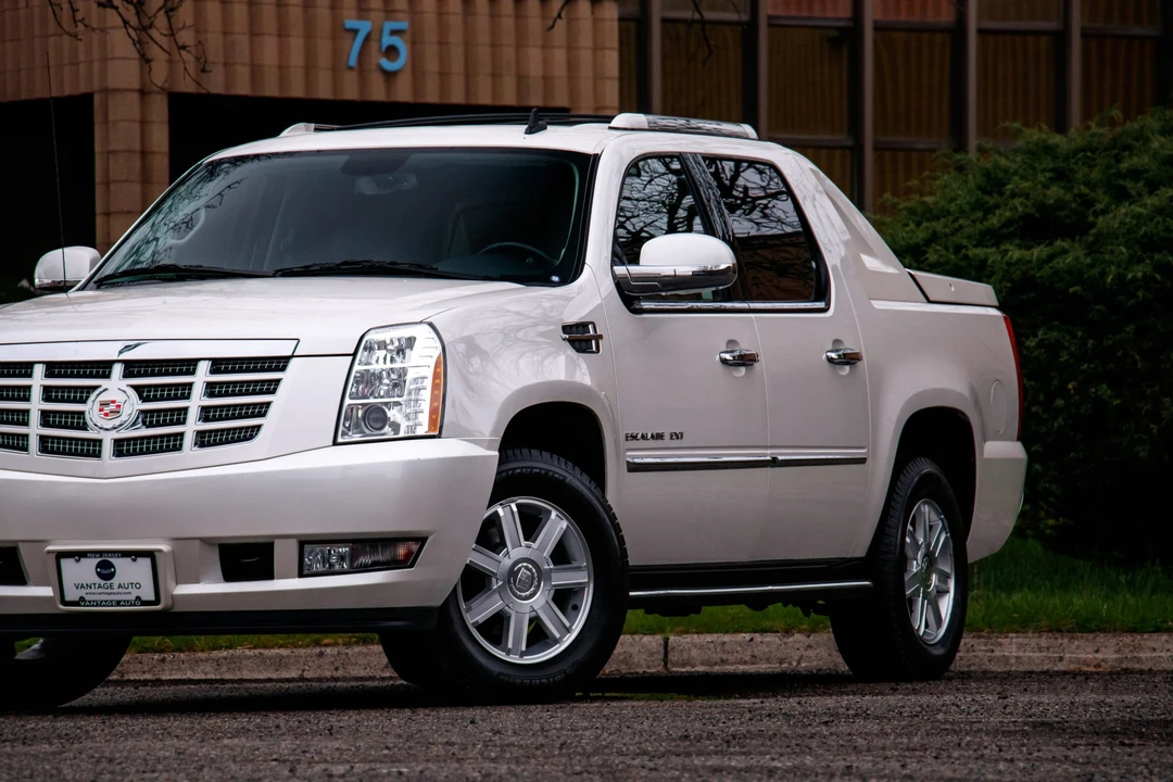 2011 Cadillac Escalade & EXT 3rd Gen - Image 25 of 31