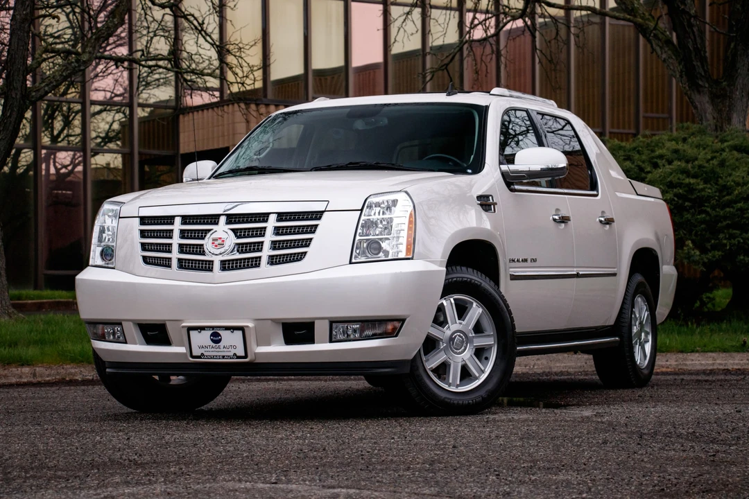 2011 Cadillac Escalade & EXT 3rd Gen - Image 5 of 31