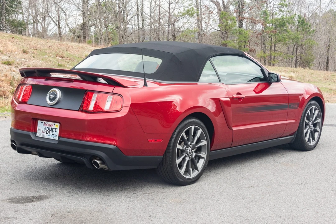 2011 Ford S197 Mustang - Image 2 of 8
