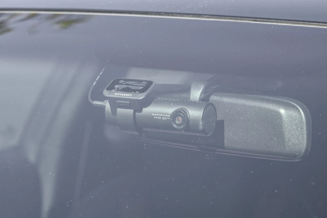 2011 Hyundai Genesis Coupe - Image 23 of 31