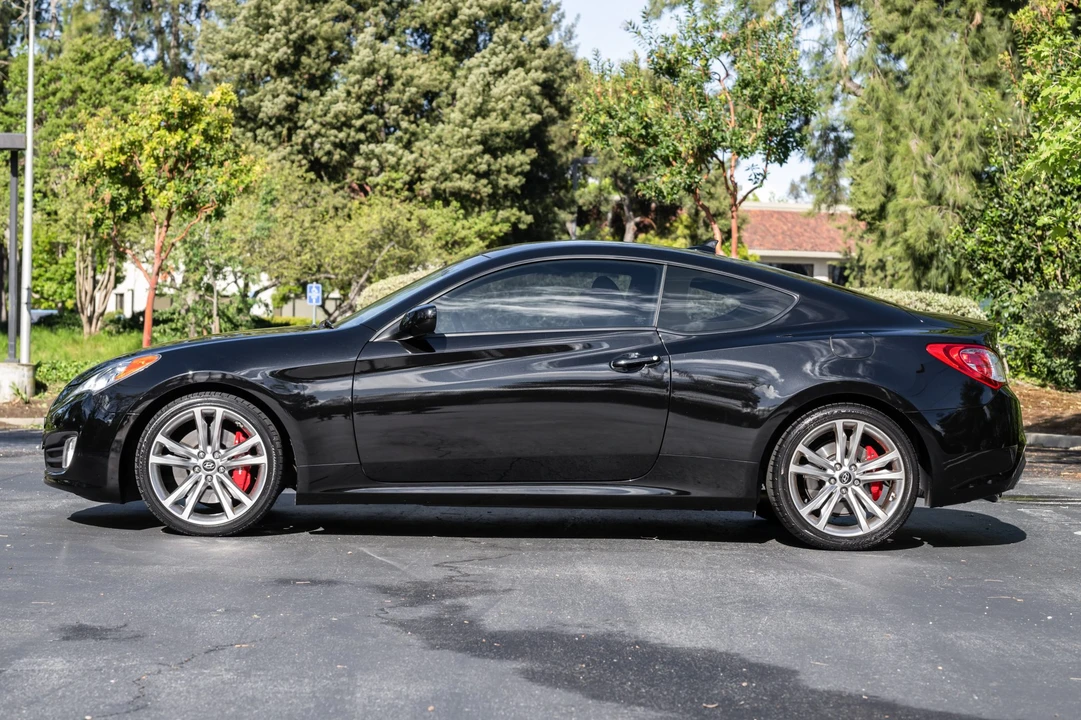 2011 Hyundai Genesis Coupe - Image 8 of 31