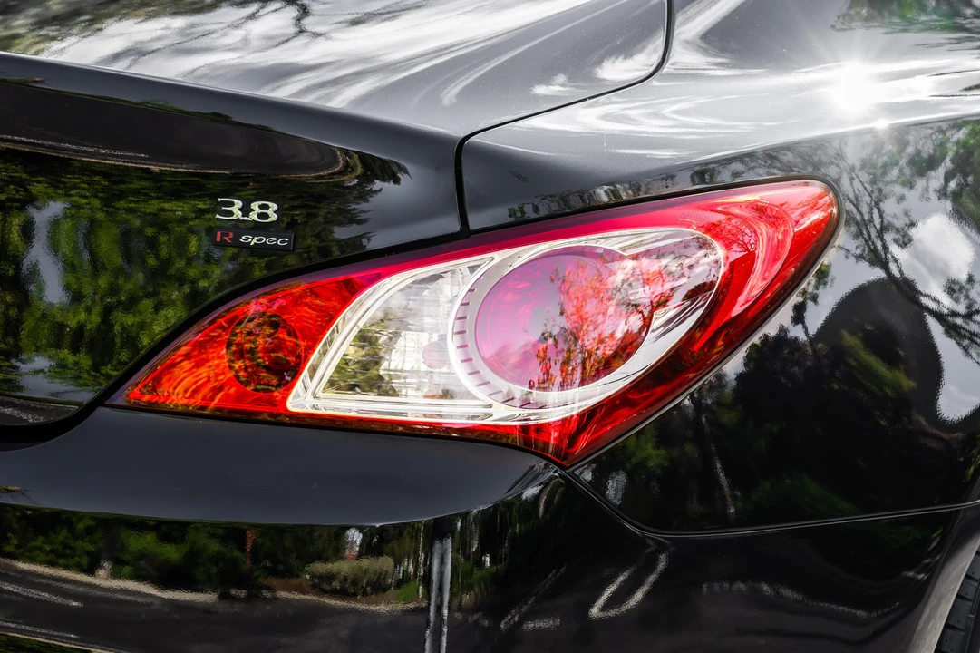 2011 Hyundai Genesis Coupe - Image 16 of 31