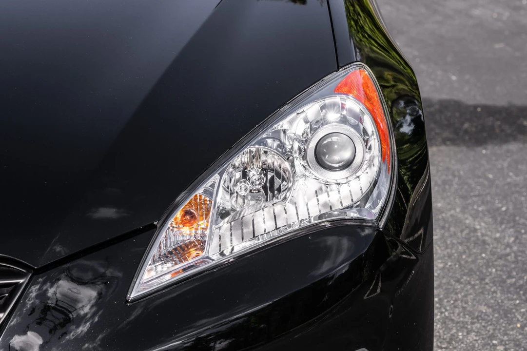 2011 Hyundai Genesis Coupe - Image 10 of 31
