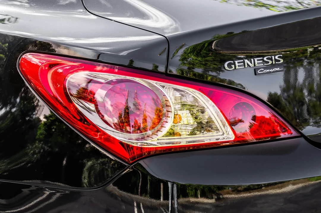 2011 Hyundai Genesis Coupe - Image 15 of 31