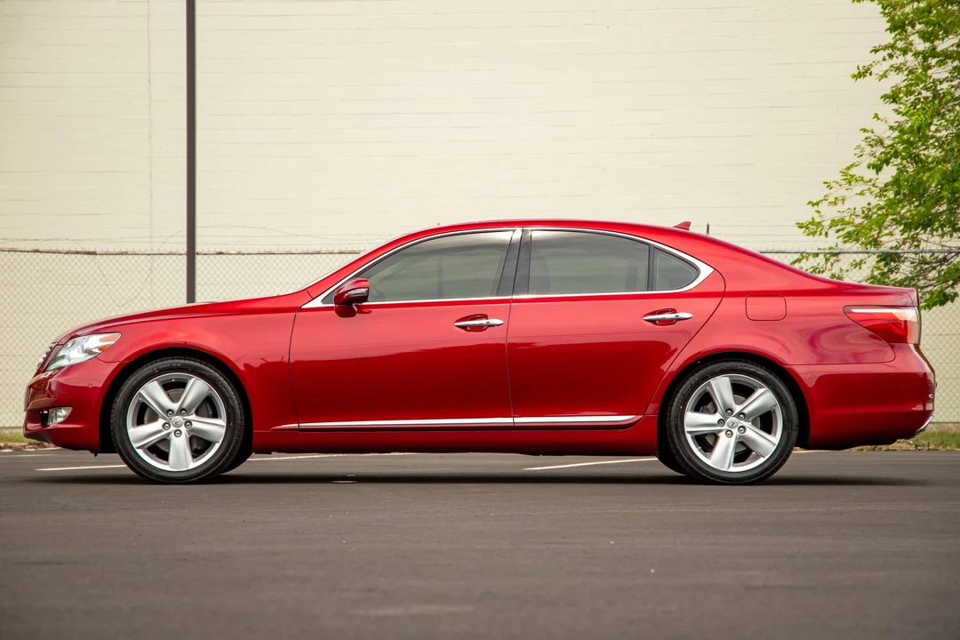 2011 Lexus LS 4th Gen - Image 9 of 31