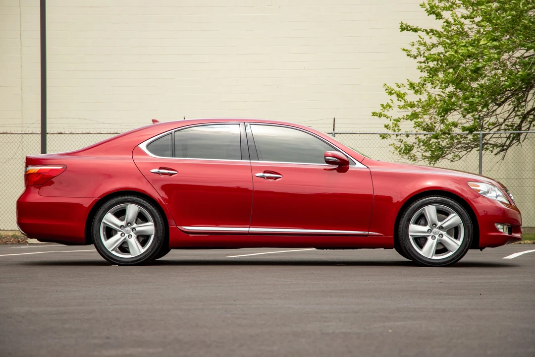 2011 Lexus LS 4th Gen - Image 18 of 31