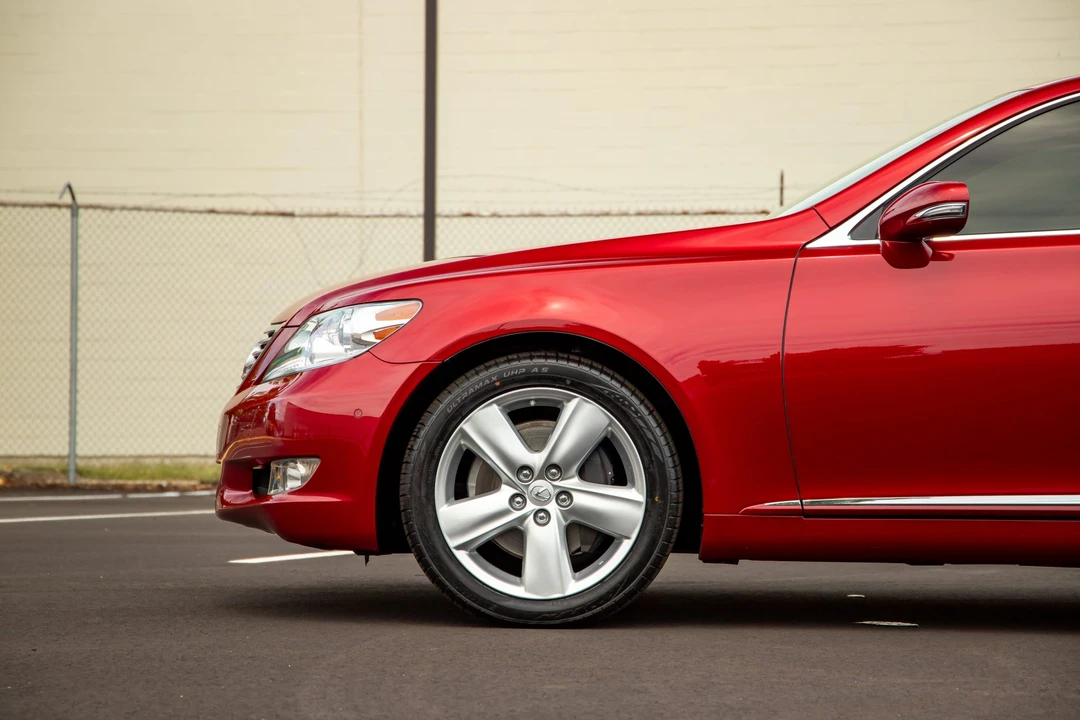2011 Lexus LS 4th Gen - Image 26 of 31