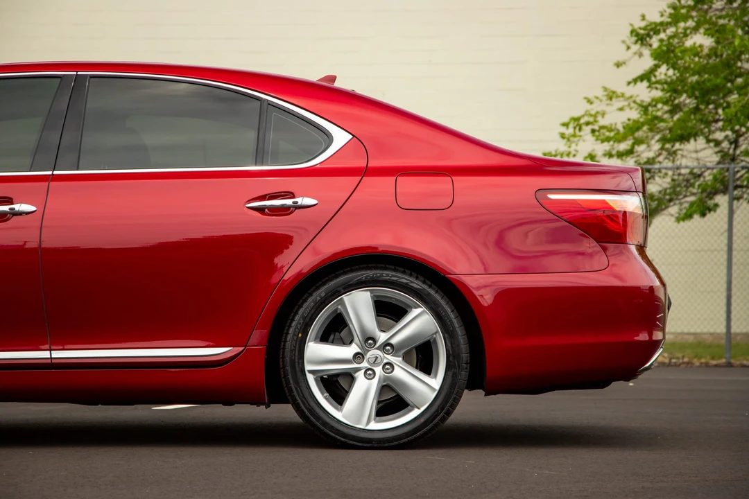2011 Lexus LS 4th Gen - Image 28 of 31